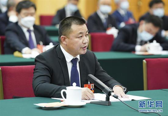  5月24日，全國(guó)人大代表張文喜參加湖北代表團(tuán)的審議并發(fā)言。新華社記者 黃敬文 攝